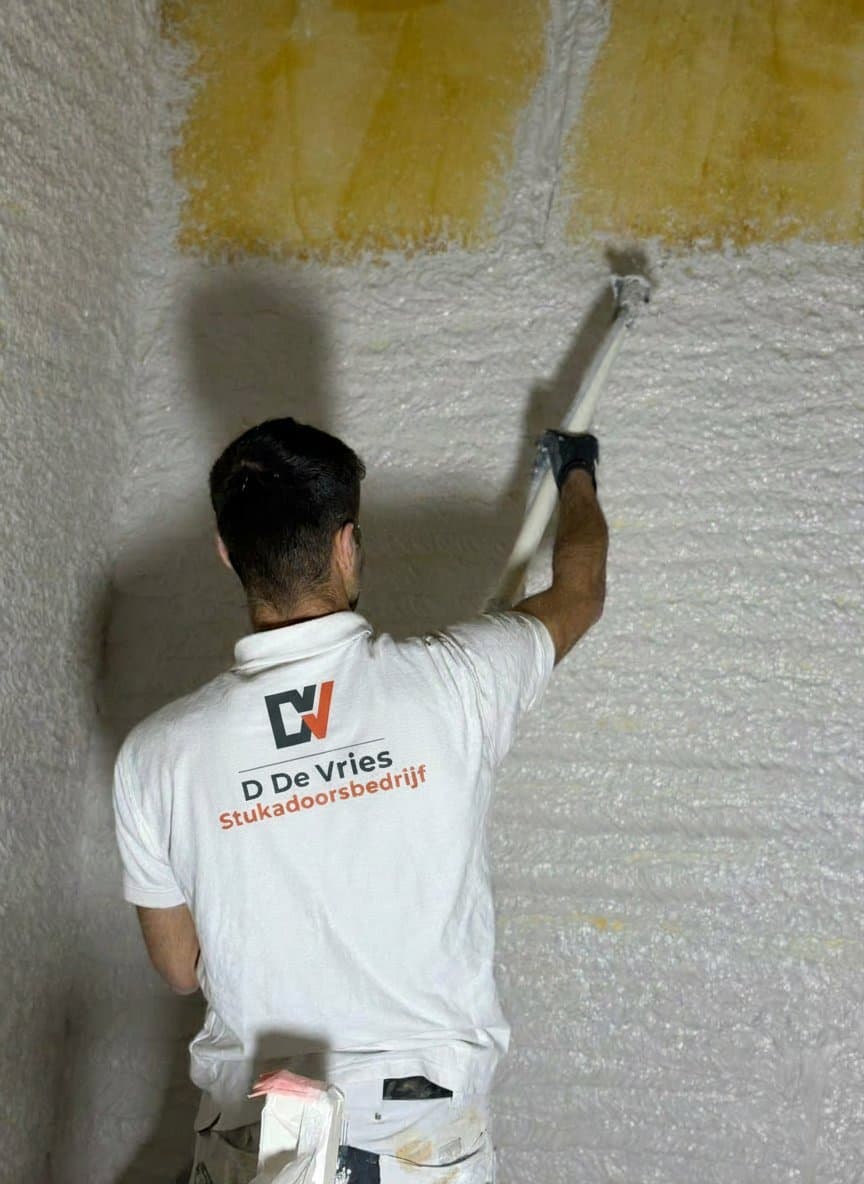 D De Vries Stukadoorsbedrijf vakmannen aan het werk